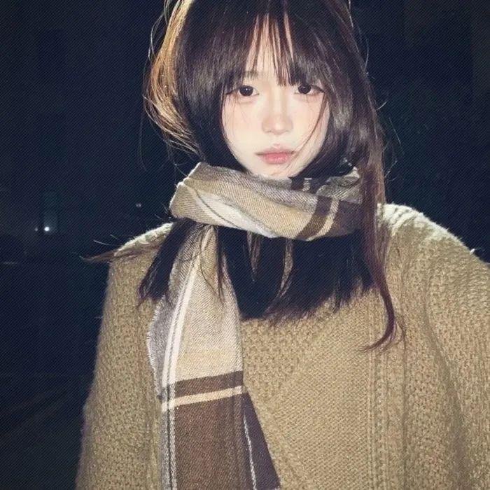 泳池里的女人